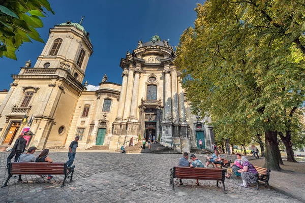 Lviv Ucrânia Novembro 2016 Lviv Citycape People Igreja Igreja Santa — Fotografia de Stock