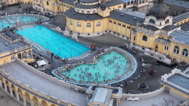 Thermal Bath Szechenyi Budapest Hungary People Water Pool Drone Point — Stockvideo