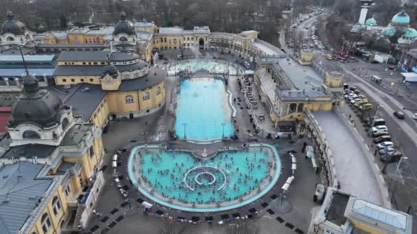 Thermal Bath Szechenyi Budapest Hungary People Water Pool Drone Point — Stockvideo