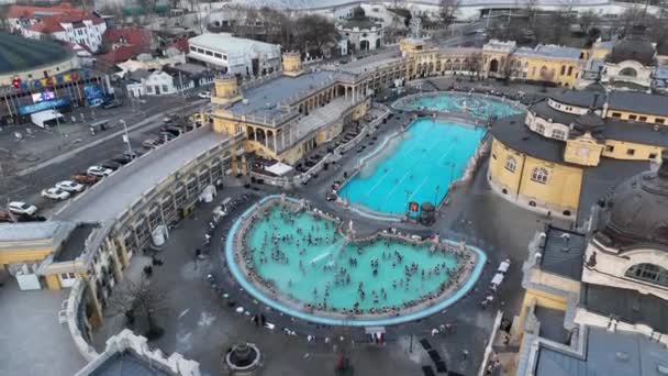 Thermal Bath Szechenyi Budapest Hungary People Water Pool Drone Point — Stock Video