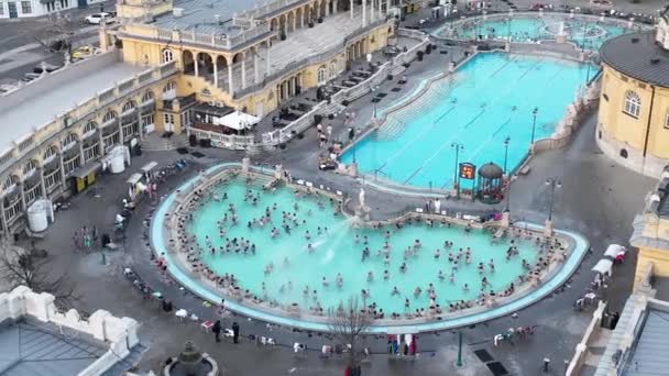Thermal Bath Szechenyi Budapest Hungary People Water Pool Drone Point — ストック動画
