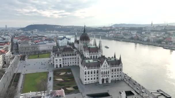 Drone Shot Hungarian Parliament Building Danube River Budapest Cityscape Hungary — Stock Video