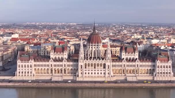 Drone Shot Det Ungarske Parlament Bygning Donau Floden Budapest Cityscape – Stock-video