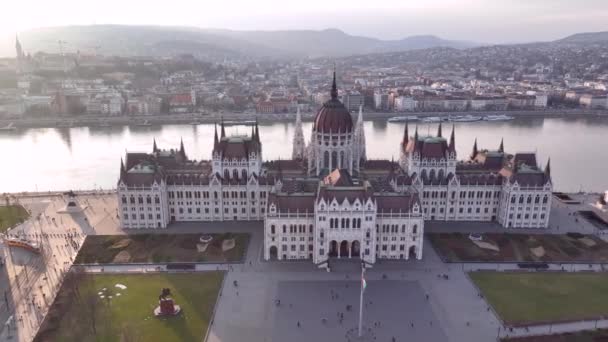 Drone Shot Hungarian Parliament Building Danube River Budapest Cityscape Hungary — Stock Video