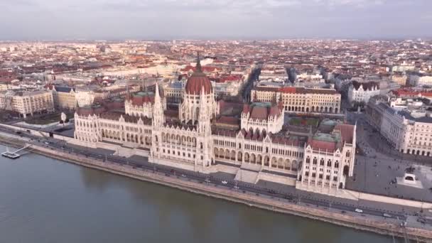 Drone Shot Węgierskiego Budynku Parlamentu Dunaju River Budapeszcie Cityscape Węgry — Wideo stockowe