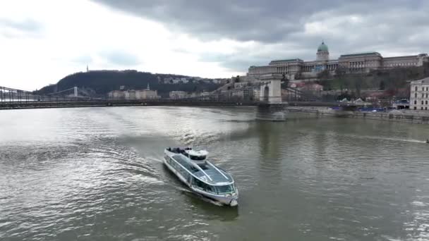 Danubio Traghetti Crociere Budapest Escursioni Barca Ungheria Buda Palace Sullo — Video Stock