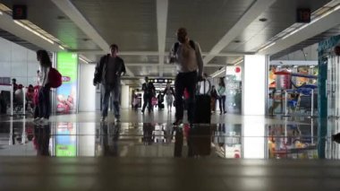 La Aurora Uluslararası Guatemala Havaalanı. Yolcularla birlikte kalkış alanı
