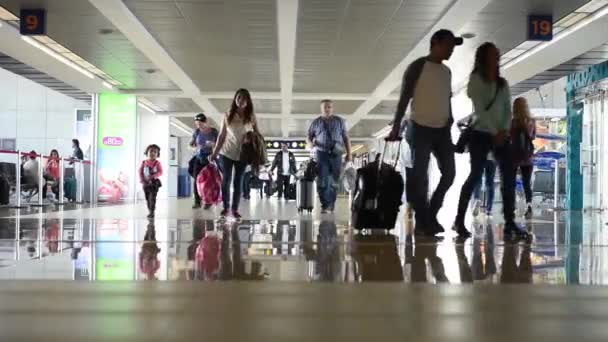 Internationale Luchthaven Aurora Guatemala Vertrekgebied Met Passagiers — Stockvideo