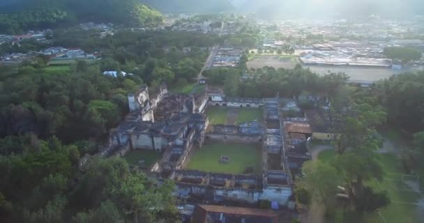 危地马拉安提瓜市被遗弃的被毁建筑教堂 Drone的观点 观光客 — 图库视频影像