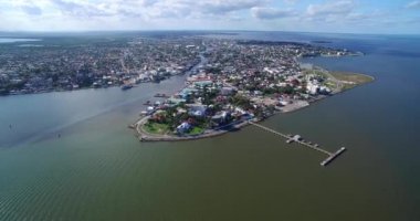 Belize City ve Downtown. Karayip Ülkesi. Drone bakış açısı. Güzel Skyline.