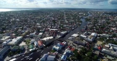 Belize City ve Downtown. Karayip Ülkesi. Drone bakış açısı. Güzel Skyline.