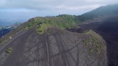 Guatemala 'da Pacaya Volkanı. Güzel Peyzaj ve Doğa. Drone Bakış Açısı.
