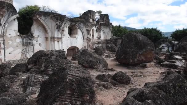 危地马拉安提瓜市被遗弃的被毁建筑教堂 — 图库视频影像