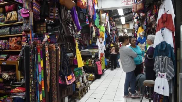 Piața Publică Din Guatemala City Guatemala Oameni Care Vând Haine — Videoclip de stoc