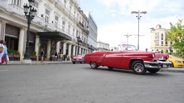 Havanna Innenstadt Und Altstadt Stadtzentrum Und Einzigartige Alte Taxiwagen Und — Stockvideo