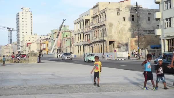 Hawana Downtown Aleja Malecon Unikalne Stare Taksówki Ludzi Tle Kuba — Wideo stockowe