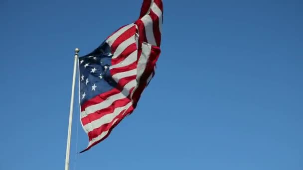 Waving Usa Vlag Clear Blue Sky Amerikaanse Vlag Wuivende Verenigde — Stockvideo