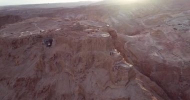 Masada. İsrail 'in güney bölgesindeki antik istihkam. İsrail 'in Ölü Deniz Bölgesi' ndeki Masada Ulusal Parkı. Masada Kalesi. İHA