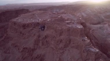 Masada. İsrail 'in güney bölgesindeki antik istihkam. İsrail 'in Ölü Deniz Bölgesi' ndeki Masada Ulusal Parkı. Masada Kalesi. İHA