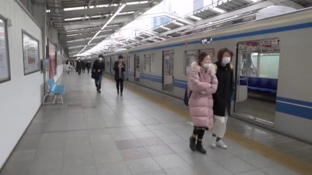 Tokyo Subu Shinjuku Estación Tren Japón Pasajeros Tren — Vídeo de stock