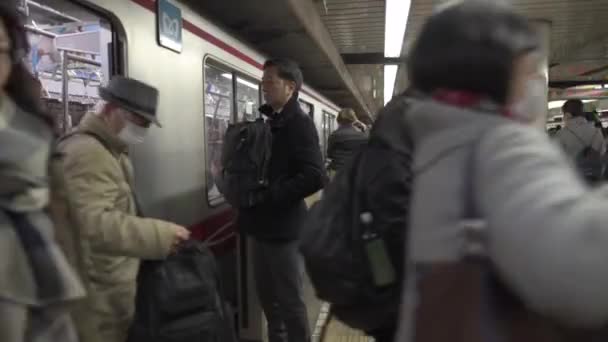 Overvolle Metrostation Tokio Japan Mensen Wachten Trein — Stockvideo
