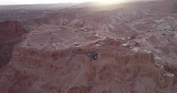 マサダ イスラエル南部地区の古代の要塞 イスラエルの死海地域にあるマサダ国立公園 政忠の砦 ドローン — ストック動画