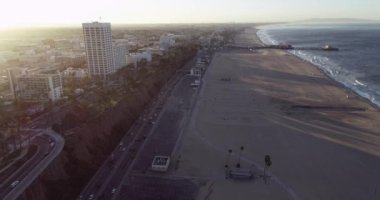 Santa Monica, Los Angeles, Kaliforniya 'da gün doğumu zamanı. İHA