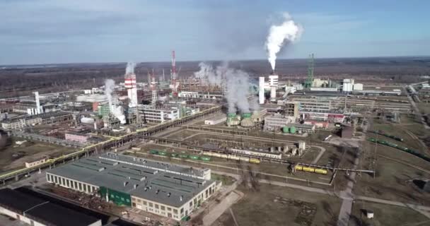 Chemie Fabriek Litouwen Achema Jonava City Heldere Blauwe Lucht Rook — Stockvideo