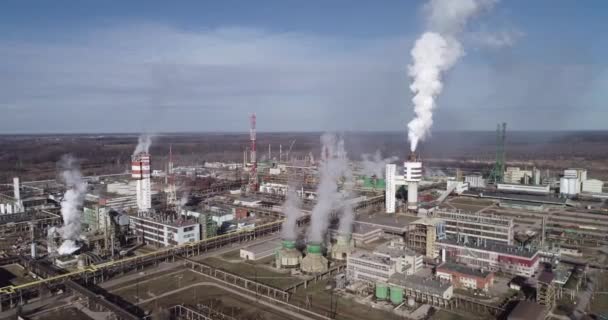 Kjemifabrikken Litauen Achema Jonava City Clear Blue Sky Smoke Stacks – stockvideo