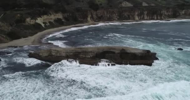 Greyhound Rock Country Park Californie Vagues Île Océan Pacifique Drone — Video