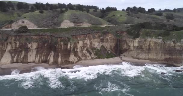 Greyhound Rock Country Park Kalifornien Insel Und Pazifik Wellen Drohne — Stockvideo