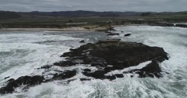 Pescadero State Beach Kalifonien Pescadero Rockside Insel Und Pazifik Wellen — Stockvideo