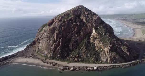 Morro Rock Morro Bay Califórnia Eua Antigo Monte Vulcânico Final — Vídeo de Stock