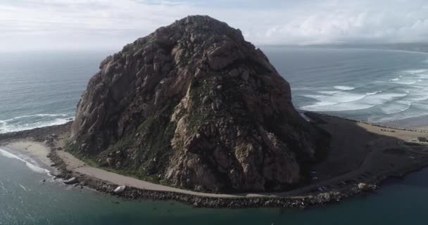 Морро Рок Заливе Морро Калифорния Сша Древний Вулканический Курган Конце — стоковое видео