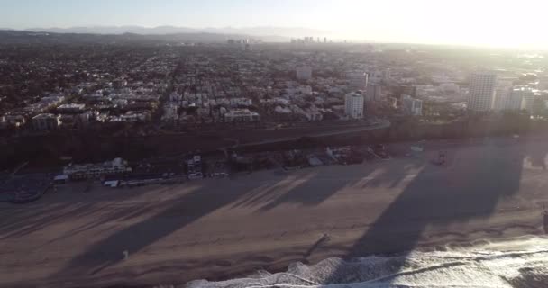 Santa Monica Los Angeles Kaliforniya Gün Doğumu Zamanı Arkaplanda Sahil — Stok video