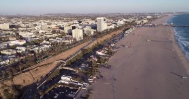 Santa Monica, Los Angeles, Kaliforniya 'da günbatımı. İHA
