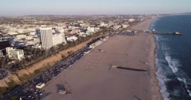 Santa Monica, Los Angeles, Kaliforniya 'da günbatımı. İHA