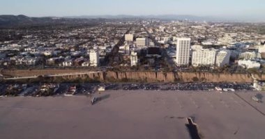 Santa Monica, Los Angeles, Kaliforniya 'da günbatımı. İHA