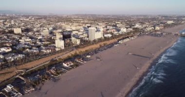 Santa Monica, Los Angeles, Kaliforniya 'da günbatımı. İHA
