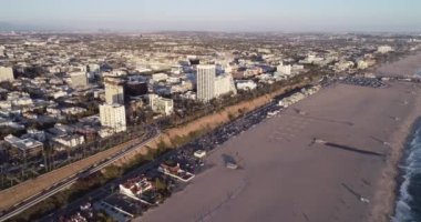 Santa Monica, Los Angeles, Kaliforniya 'da günbatımı. İHA
