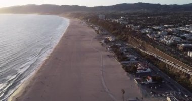 Santa Monica, Los Angeles, Kaliforniya 'da günbatımı. İHA