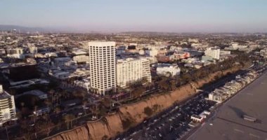 Santa Monica, Los Angeles, Kaliforniya 'da günbatımı. İHA