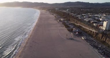 Santa Monica, Los Angeles, Kaliforniya 'da günbatımı. İHA