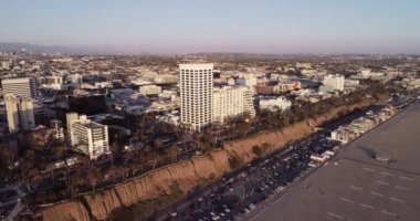Santa Monica, Los Angeles, Kaliforniya 'da günbatımı. İHA