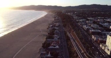 Santa Monica, Los Angeles, Kaliforniya 'da günbatımı. İHA