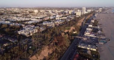 Santa Monica, Los Angeles, Kaliforniya 'da günbatımı. İHA