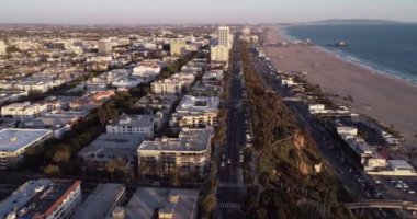 Santa Monica, Los Angeles, Kaliforniya 'da günbatımı. İHA