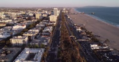 Santa Monica, Los Angeles, Kaliforniya 'da günbatımı. İHA