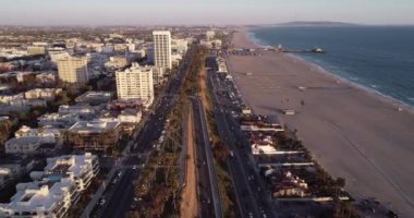 Santa Monica, Los Angeles, Kaliforniya 'da günbatımı. İHA