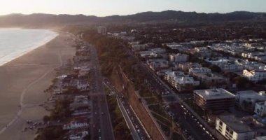 Santa Monica, Los Angeles, Kaliforniya 'da günbatımı. İHA